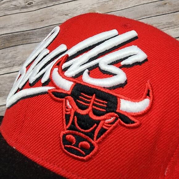 Mitchell & Ness Chicago Bulls heavily embroidered wool blend snap back hat - Picture 5 of 9